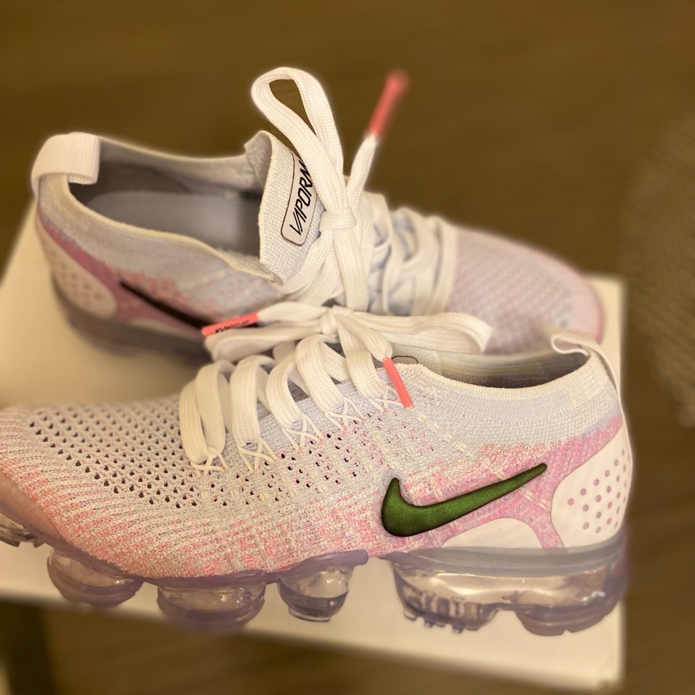 Nike fly knit shoes